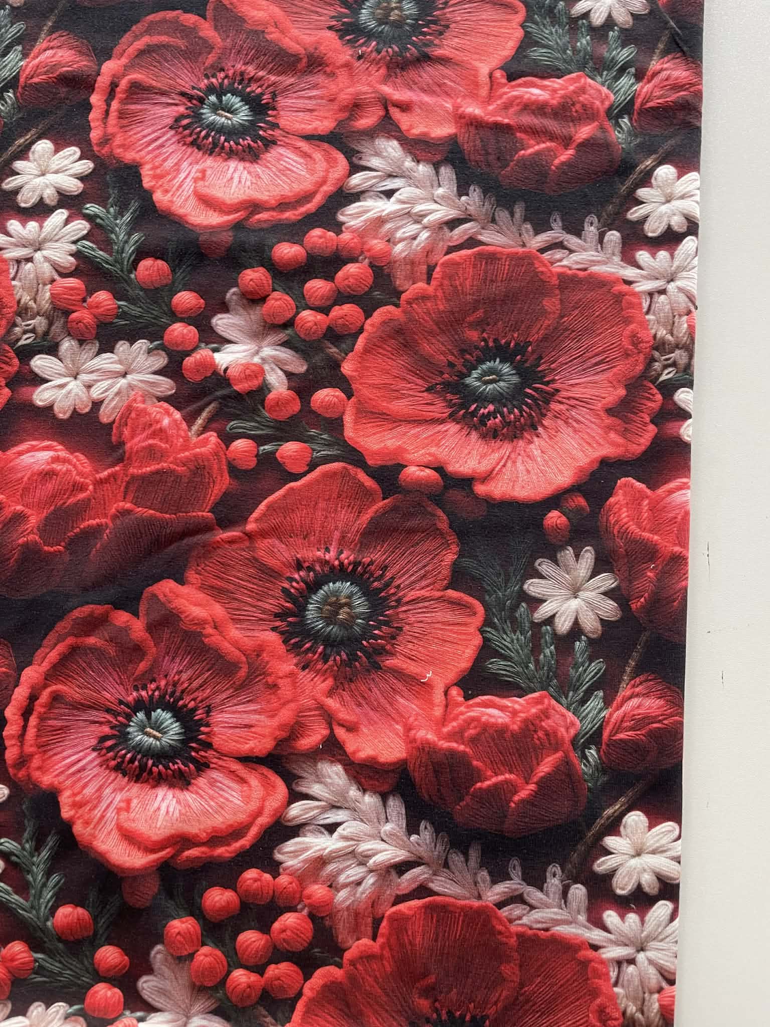 Jersio trikotažas su skaitmenine spauda Aguonos pievoje Jersio trikotažas su skaitmenine spauda Aguonos pievoje