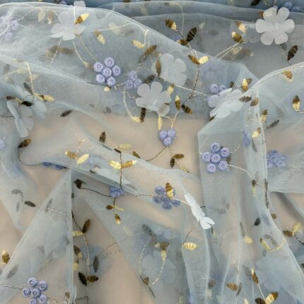 Siuvinėtas tiulis su gėlytėmis, žydras