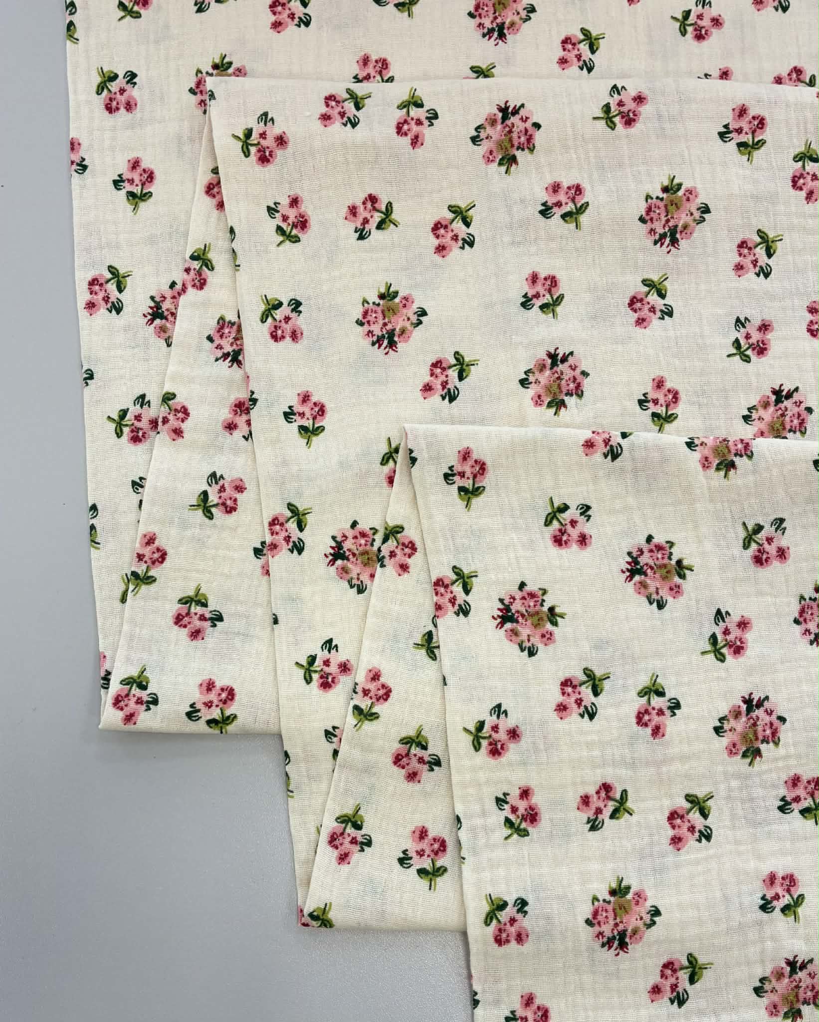 Medvilninis double gauze muslinas Gelsvos rožytės Medvilninis double gauze muslinas Gelsvos rožytės